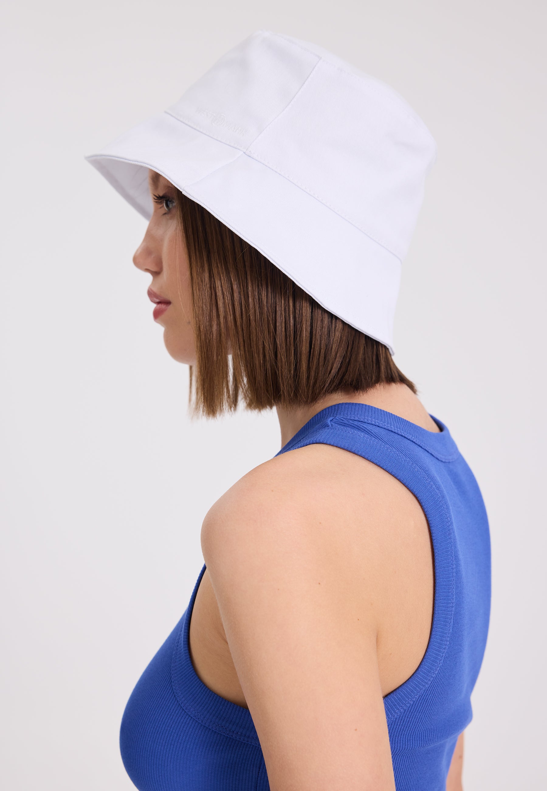 WMBOBBY BUCKET HAT in White